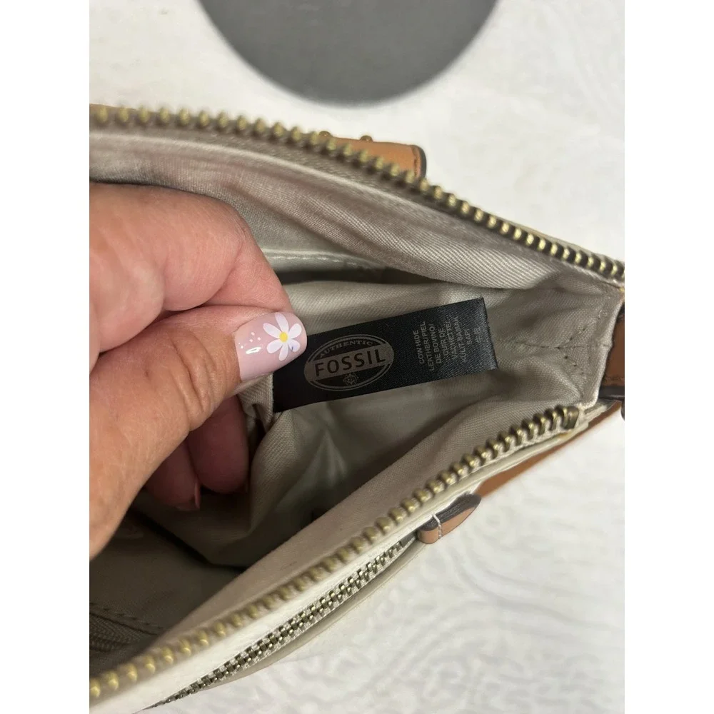 Fossil cream & brown pebbled leather purse zip closure womens